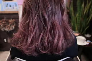 ロング カラー 柳原 実央のヘアスタイル