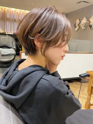 ショート カラー 💛ハイトーン× カット LEON🩶のヘアスタイル