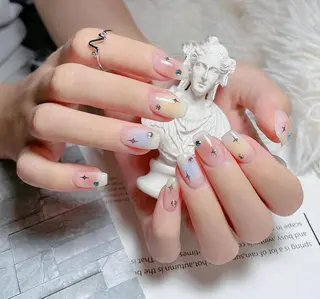 ネイル AngelChris ビューティーサロンのネイルデザイン