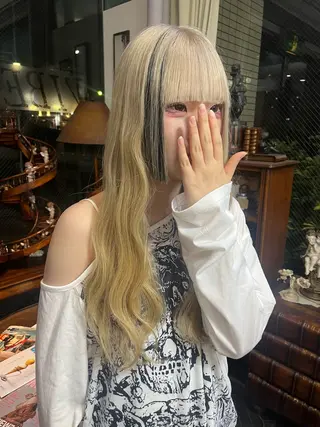 ロング カラー モモカ/ハイトーン /バレイヤージュのヘアスタイル