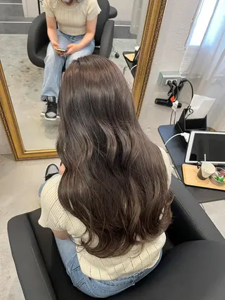 ロング カラー REAL【レアル】所属・グレージュ/透け感 カラー/透明感カラーのヘアスタイル