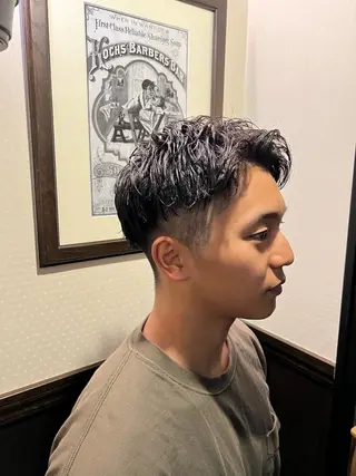 ショート パーマ ラヴィザバーバー所属・メンズカット オカムラリョウのヘアスタイル
