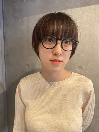 ショート カラー 室谷 侑奈のヘアスタイル