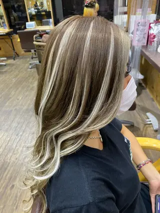 ロング カラー IwAsh大和駅前店所属・IwAsh大和駅前店 河野亜里香のヘアスタイル