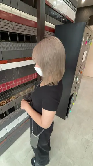 ミディアム 色落ちまで2度綺麗な ハイトーン🪞／ミクのヘアスタイル