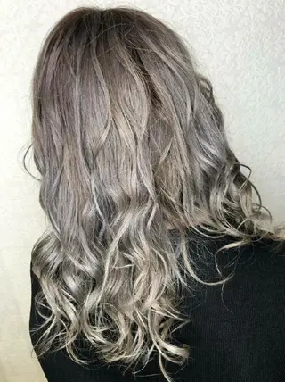 カラー 平川 直子のヘアスタイル