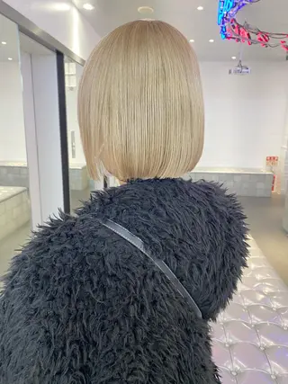 セミロング ネイル マツエク・マツパ 🎨ハイトーン/ 切りっぱなし みつきのヘアスタイル