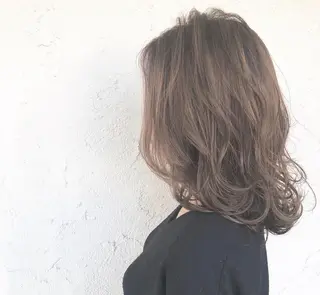ロング シールエクステ/ ハイトーンカラーのヘアスタイル