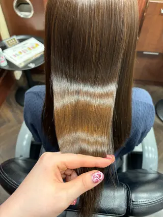 カラー アリヤマ メイカのヘアスタイル