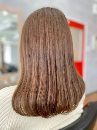 セミロング _White所属・ＳＨＩ ＺＵのヘアスタイル