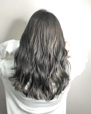セミロング カラー エミュスト心斎橋所属・🎨カラー&髪質改善 松葉優希のヘアスタイル