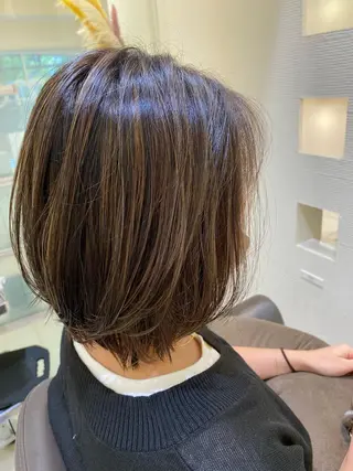 ショート カラー 細めハイライト🩶 ボブ/レイヤーカットのヘアスタイル
