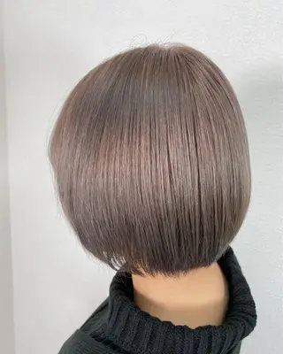 ショート カラー ANKH CROSS 新宿店所属・色ムラ修正の神様 新宿ハイトーンかすみのヘアスタイル
