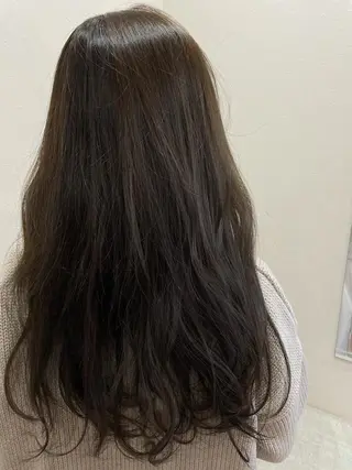 ロング カラー 佐治 梨乃のヘアスタイル