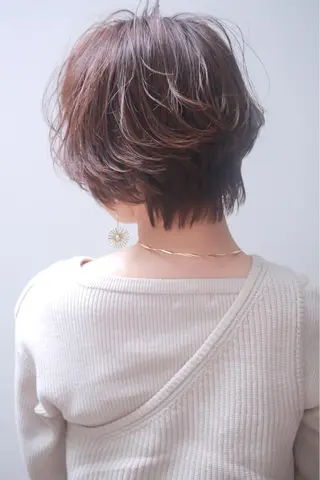 ショート カラー 伊藤 裕貴のヘアスタイル