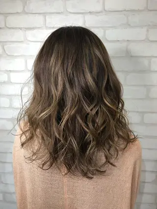 ミディアム 🦄コグレケンタピ ンクカラー🎨パーマのヘアスタイル