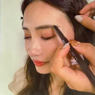 マツエク・マツパ アイブロウ FORTE MiLA 新居尚志のヘアスタイル