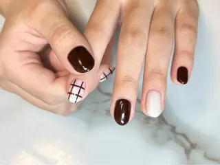 ミディアム ネイリスト シンのネイルデザイン