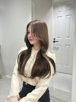 ロング クルミ/ 💕ワンホンネイルのネイルデザイン