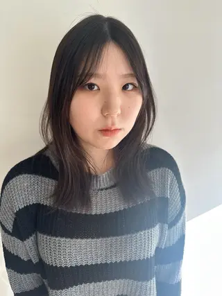 セミロング 安丸 結夏のヘアスタイル