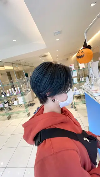 ショート カラー MODEks eau 佐藤優志のヘアスタイル