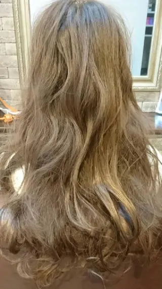 ロング カラー 美髪 カラーリストのヘアスタイル