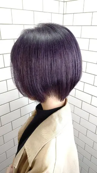 ショート カラー LUXBE GALLERY なんば駅前店所属・ラックスビーギャラリ ー AKICOのヘアスタイル