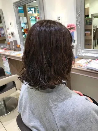 セミロング パーマ 比嘉 龍佑のヘアスタイル