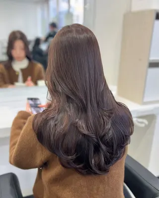 ロング カラー オリーブカラー🫒 レイヤーカット✂︎のヘアスタイル
