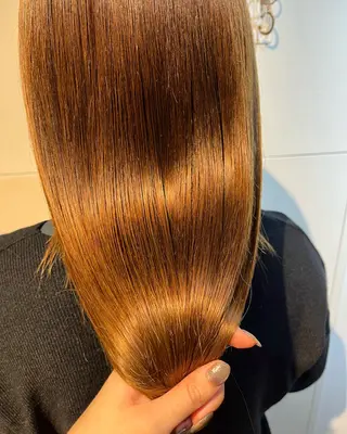 ロング カラー/ブリーチ 岸谷真幸のヘアスタイル