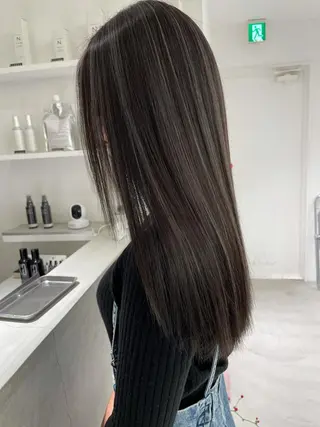 ロング ito. ブリーチ/髪質改善のヘアスタイル