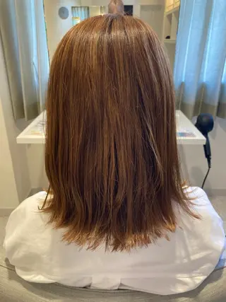 ミディアム ナルセナツキ 👾ハイトーンのヘアスタイル