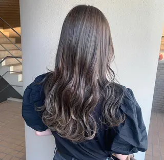 セミロング カラー regalo Acari🍎のヘアスタイル