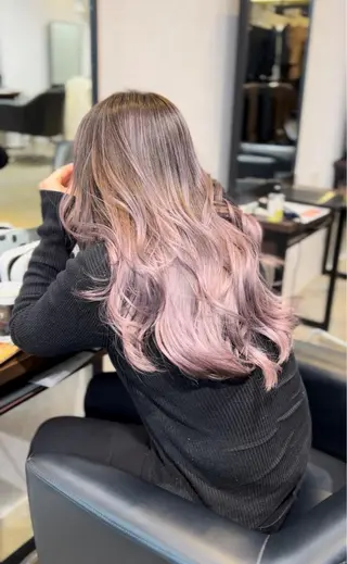 ロング カラー Merly Osakaのヘアスタイル