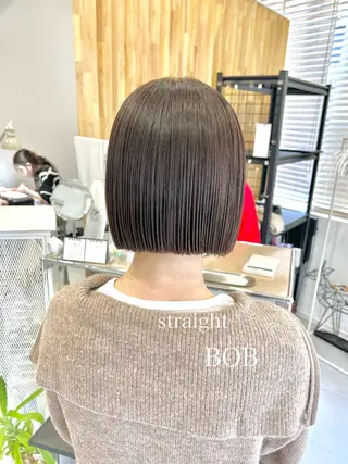 ショート カラー パーマ ぱつっとボブ/ 小野あかねのヘアスタイル