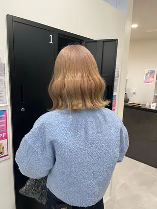 ミディアム カラー ユナ🎀レイヤー /韓国/ハイトーンのヘアスタイル