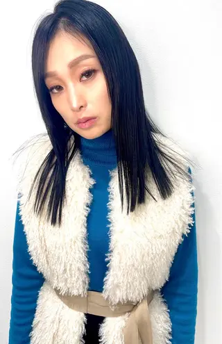 セミロング カラー EMANON名古屋所属・美谷添（ミヤゾエ） まどか大人ヘアサロンのヘアスタイル