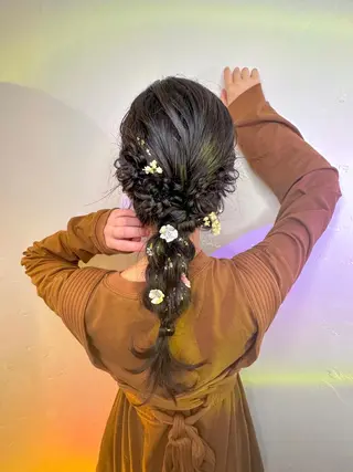 セミロング カラー パーマ ヘアアレンジ アイブロウ 推し活専用 【派手髪】飯野ゆかりのヘアスタイル