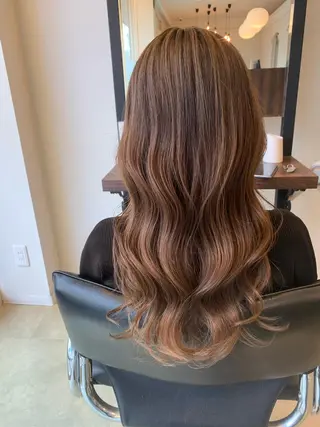 ロング カラー 伊藤 裕貴のヘアスタイル