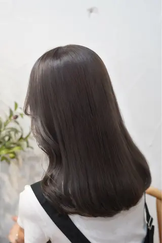 セミロング カラー 小顔ショート🦋 八巻ちさとのヘアスタイル