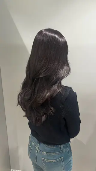 ロング シオン/艶髪/ グレージュカラーのヘアスタイル