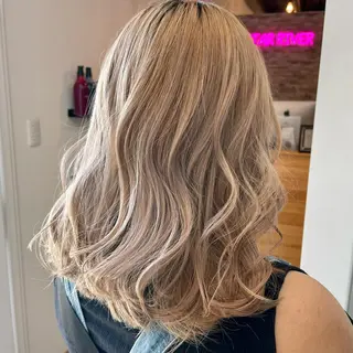 セミロング SALOWIN心斎橋Suite店所属・ブリーチ毛にもできる 縮毛矯正|鷹司郎のヘアスタイル