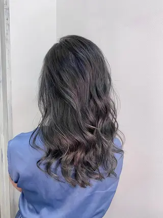 セミロング 白いハイライト🤍 タナカリョウスケのヘアスタイル