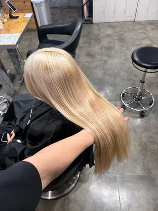 ロング カラー ハイトーン特化美容師 🌈ケアブリーチのヘアスタイル