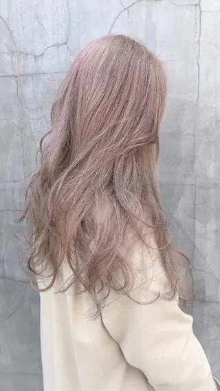 ロング カラー 🦋透明感カラー /ケアブリーチ🦋のヘアスタイル