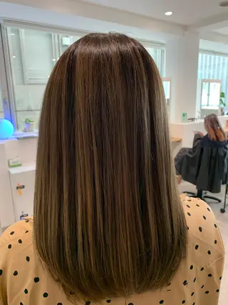 ミディアム ヨシミ カズヤのヘアスタイル