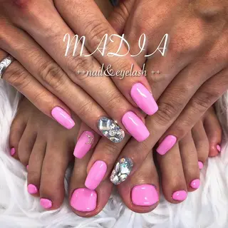 ネイル MADIA藤沢所属・MADIA MEGUのネイルデザイン