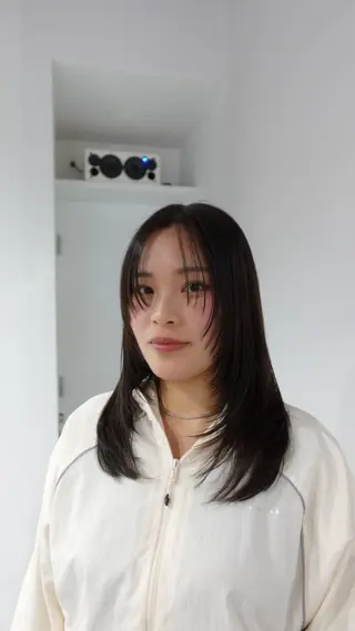 ミディアム ［  ］Shiro所属・Shiro RENのヘアスタイル