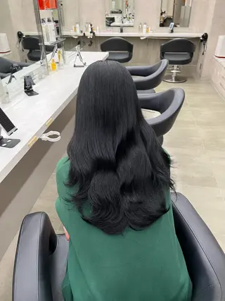 ロング 寒色＆ブリーチ特化 寒色MiOのヘアスタイル