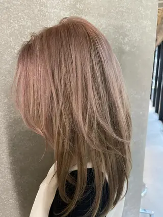 セミロング 韓国式パーマ🔥 ブリーチ🔥TOMOのヘアスタイル